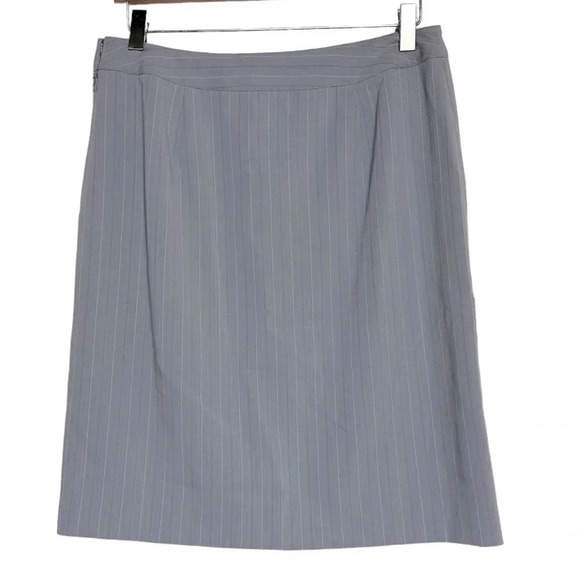 Rafaella 6 gray pinstriped (white + lavender) skirt & blazer suit - Picture 8 of 9